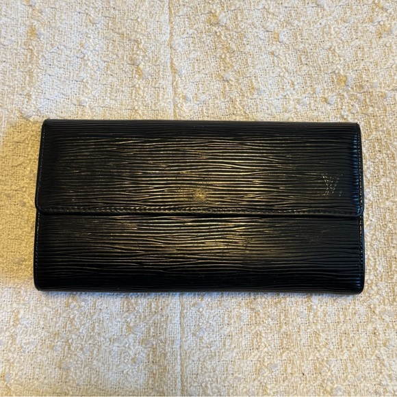 LOUIS VUITTON Black Epi Sarah Leather Case Wallet in Black - Picture 2 of 13